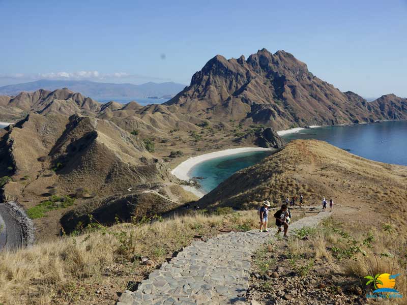 Padar Island Tour: Trekking Padar Island