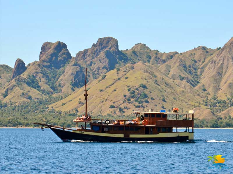 Rinca Island Tour: Komodo Sailing boat